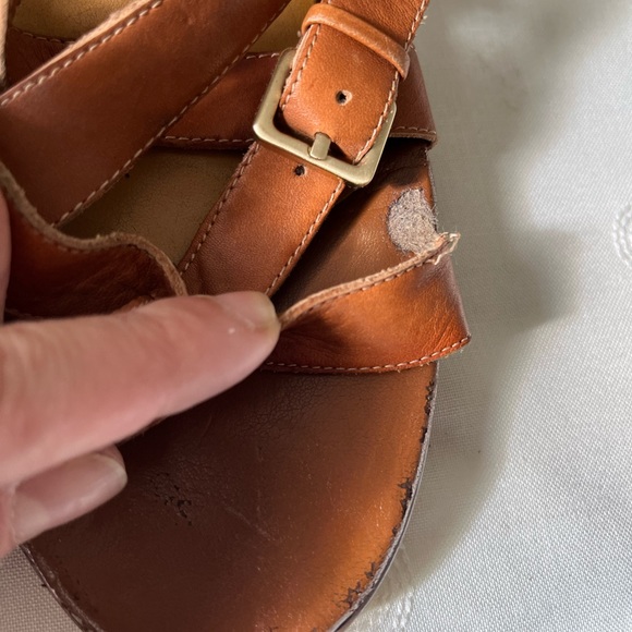 EASY SPIRIT TAN SANDALS WITH A BIT OF PLATFORM. Size 12. - Picture 4 of 5